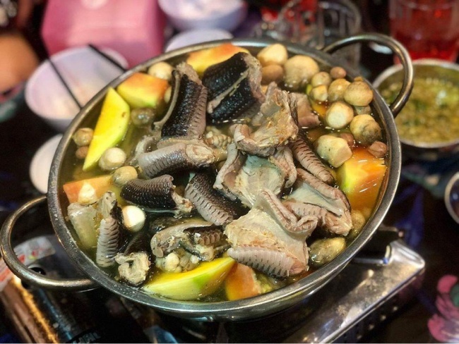 Lẩu rắn hầm sả