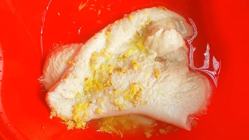 Hướng dẫn sơ chế dạ cỏ bò sạch, không hôi