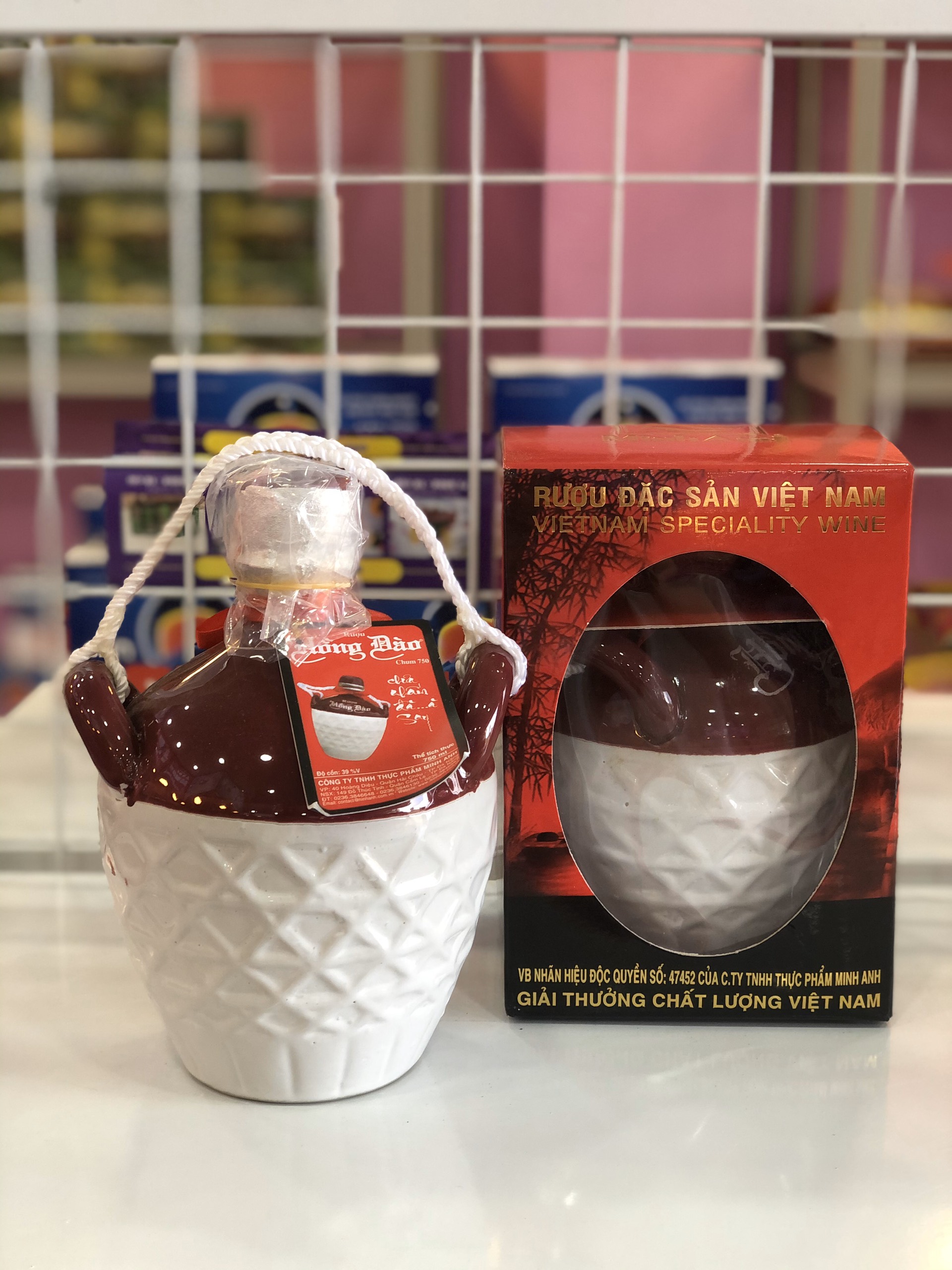 Rượu hồng đào bình 750ml 3