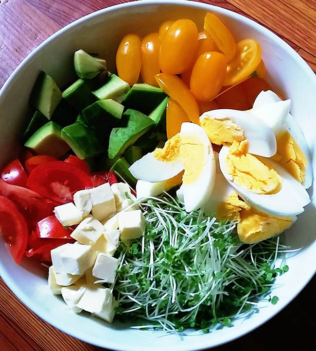 Salad rau quả trộn sốt phô mai